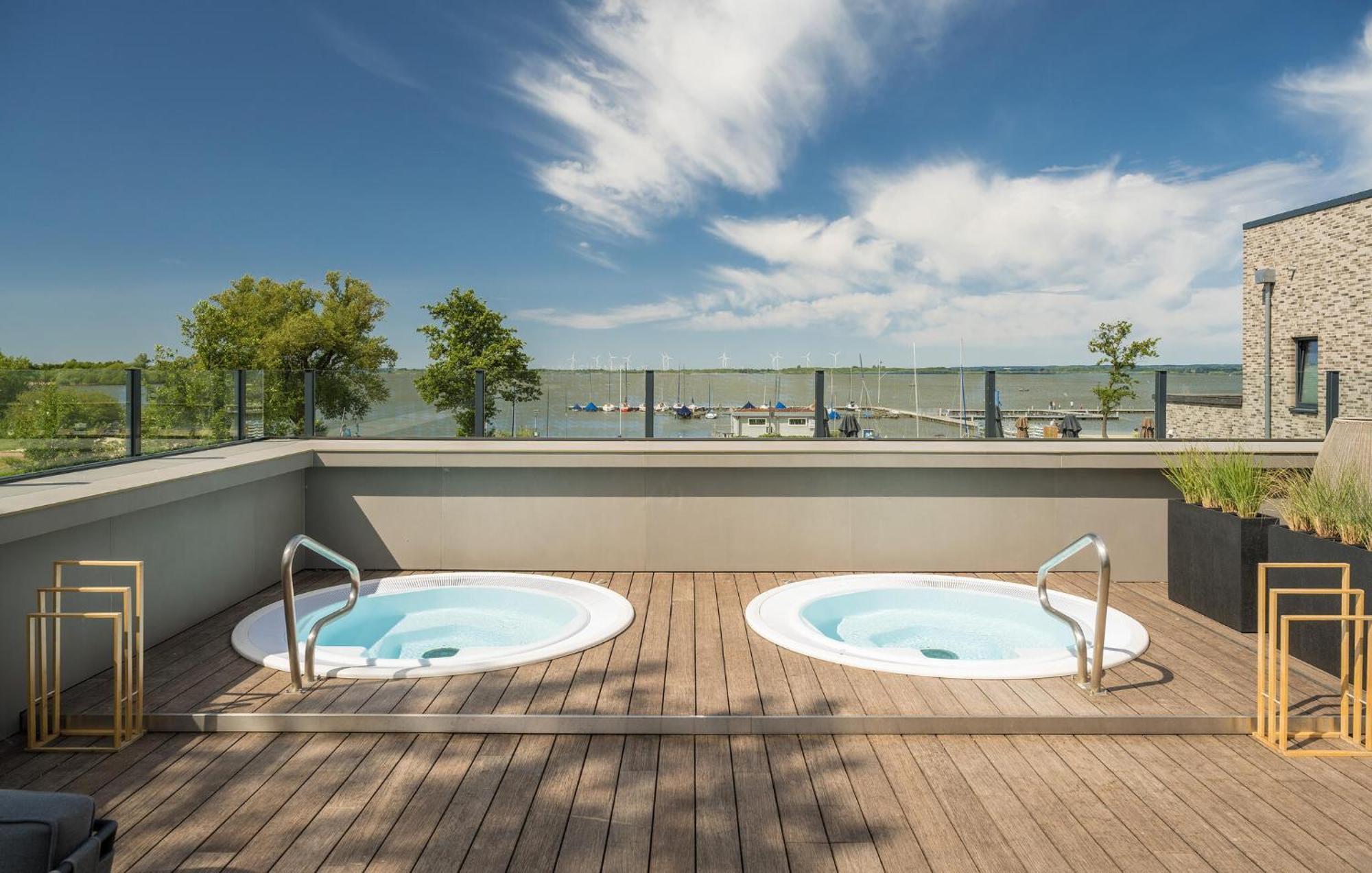 2 Bedroom Beach Front Home In Lembruch-Duemmer See エクステリア 写真